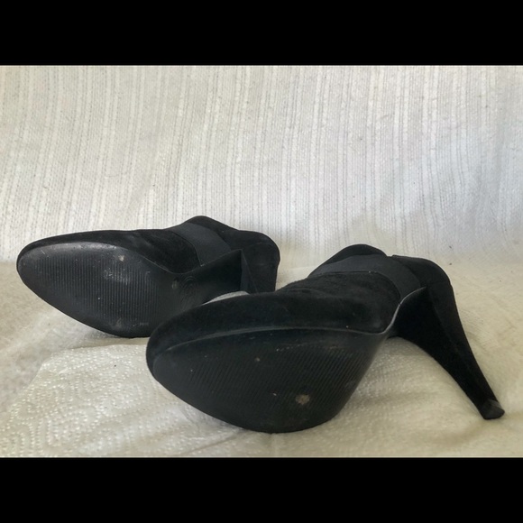 Jessica Simpson Heel Booties w/ Elastic Band - Picture 4 of 6